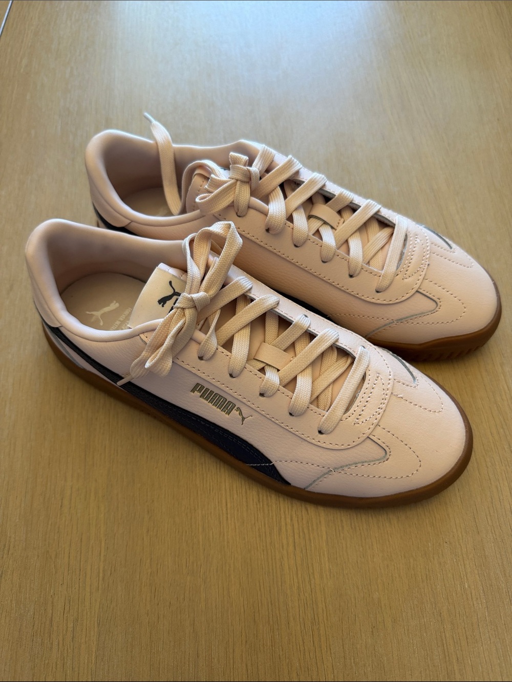 Puma classic Sneakers in Light Pink with Navy Stripe, size 8.5, never worn